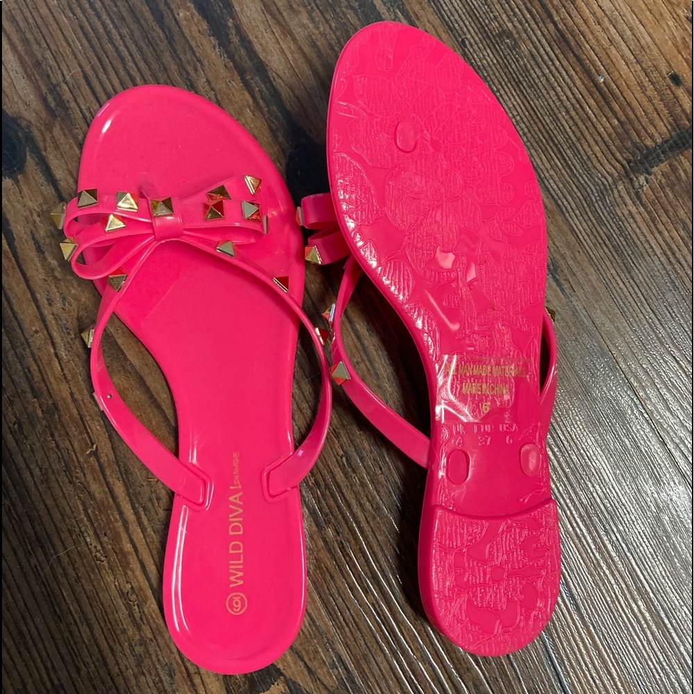 Hot pink gold studded size 6. Wild diva brand.